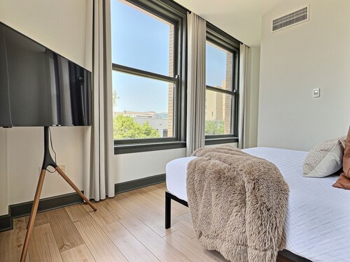 Downtown loft, rooftop deck and skyline views