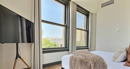 Downtown loft, rooftop deck and skyline views