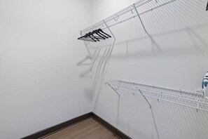 Interior - Modern condo near UAB, free on site parking (Birmingham)