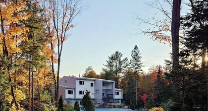 One-of-a-kind house for your one-of-a-kind Algonquin adventure.