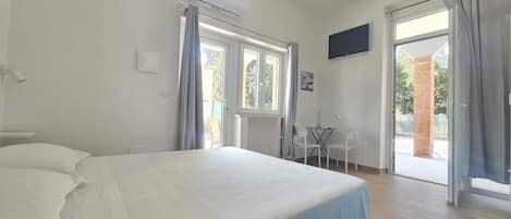Habitación familiar, vistas al patio | Ropa de cama