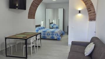 Superior Studio, Air conditioning, Courtyard View | Living area