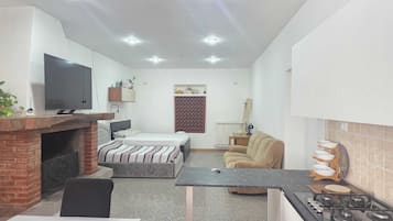 Studio, Courtyard View | Private kitchen | Espresso maker, fridge
