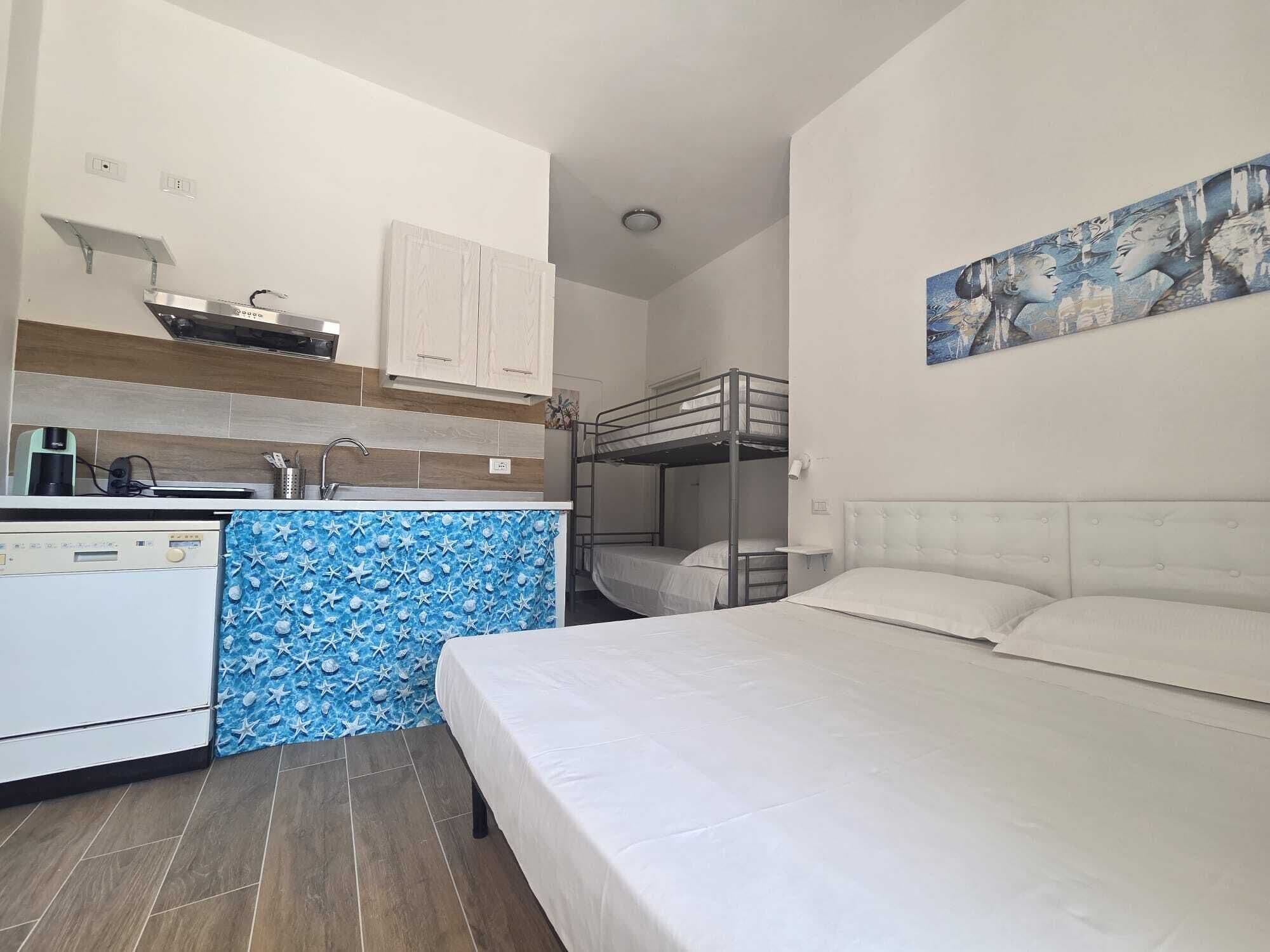 Family Room, Courtyard View | Bed sheets