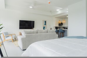 Room - 6th-Floor High-Rise Studio | Panoramic Ocean Views & Walk to Town (Ocho Rios)
