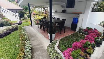Appartement, 2 chambres, fumeur, patio | Restauration en plein air