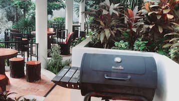 Apartment, 2 Bedrooms, Patio | BBQ/picnic Area
