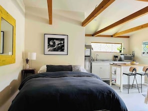 Unclassified image, 2 of 24, button - Orchid Suite (Los Angeles)