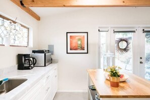 Unclassified image, 4 of 24, button - Orchid Suite (Los Angeles)