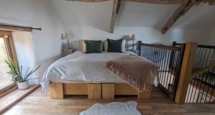 1 Bed Barn - Sleeps 2 - Pool - Garden - Bbq