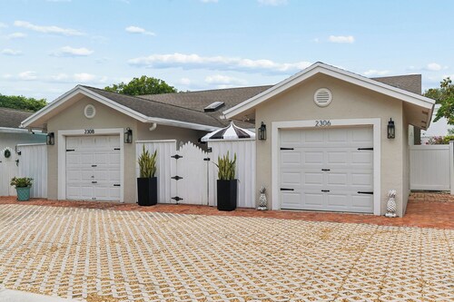 Newly Renovated Delray Beach Townhouse Near the Beach