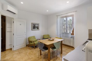 Dining - Holiday Home 'Appartamento 1' with Shared Garden, Wi-Fi and Air Conditioning (Montiano)
