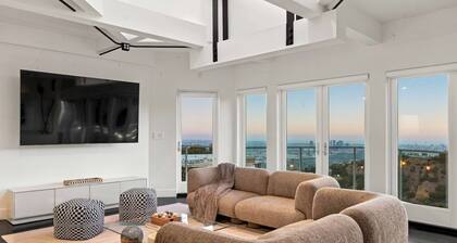 Hollywood Hills Hideout by Harborside Homes