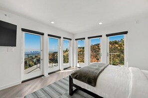 3 bedrooms, iron/ironing board, travel cot, free WiFi - Hollywood Hills Hideout by Harborside Homes (Beverly Hills)
