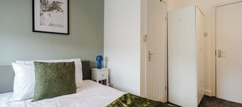 4 bed, 4 en-suite house