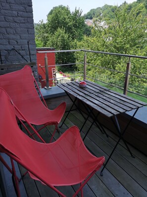 Outdoor dining - Vrbo Property (Namur)