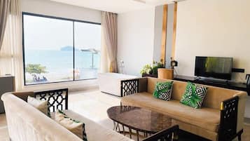 Quarto casal premier, vista para a praia | Cofres nos quartos, escrivaninha, espaço de trabalho para notebook