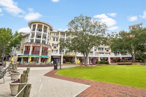 Exterior - The Lookout - Large Deck, Baytowne Wharf Village View (Miramar Beach)
