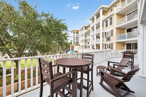 Outdoor dining - The Lookout - Large Deck, Baytowne Wharf Village View (Miramar Beach)