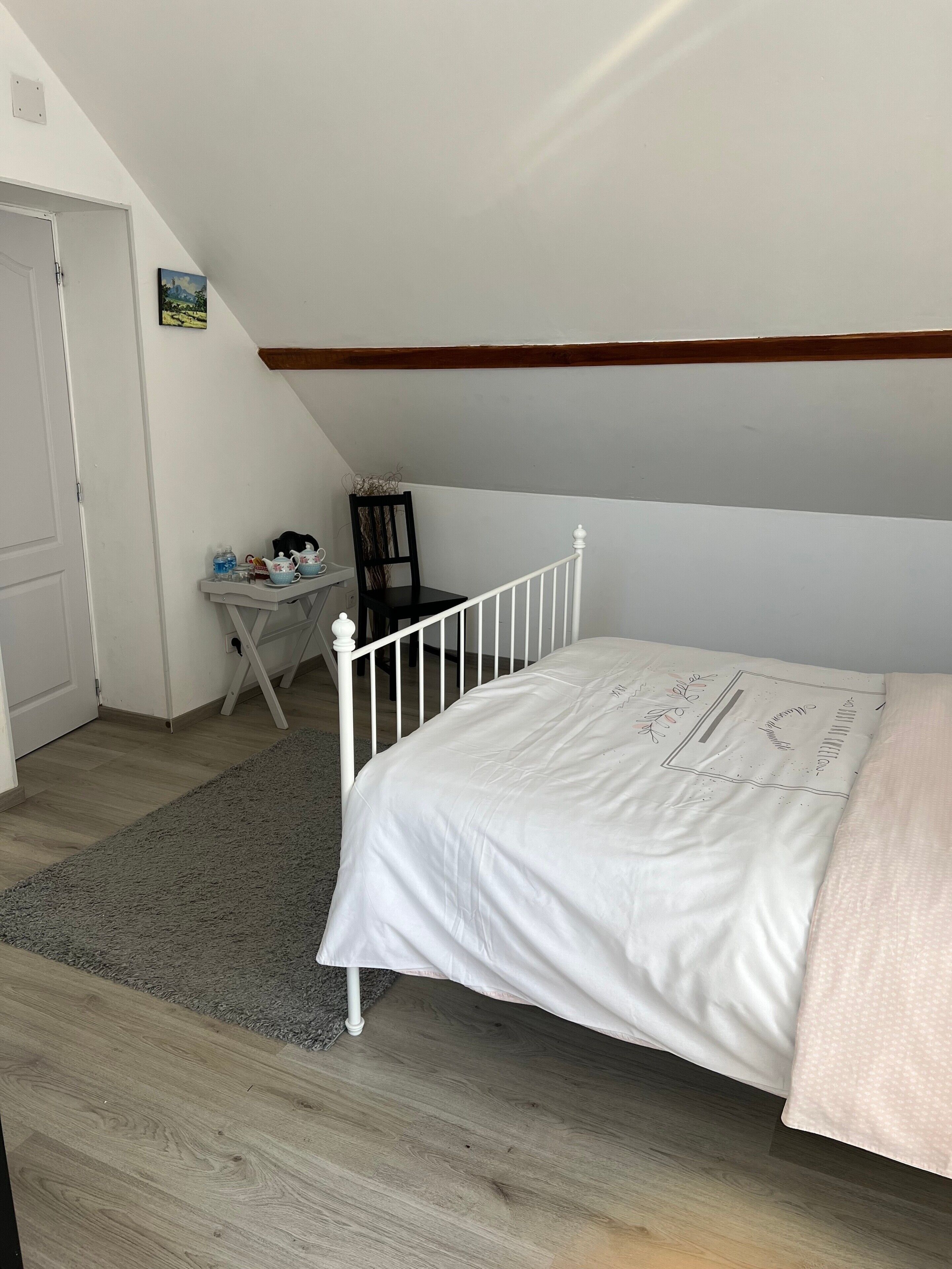WiFi, bed sheets