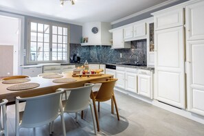 Private kitchen - Vrbo Property (Dampniat)