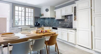 Village House - Sleeps 7
