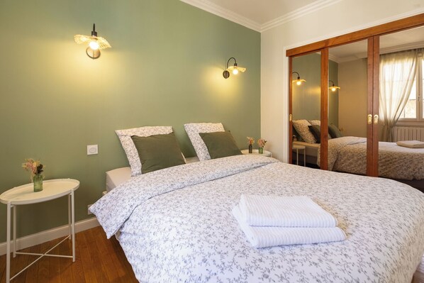 Room - Vrbo Property (Dampniat)