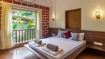 Villa | Desk, laptop workspace, WiFi (free)