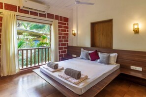 Villa | Desk, laptop workspace, WiFi (free) - The Chira House (Alibag)