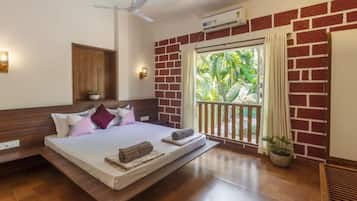 Villa | Desk, laptop workspace, WiFi (free)
