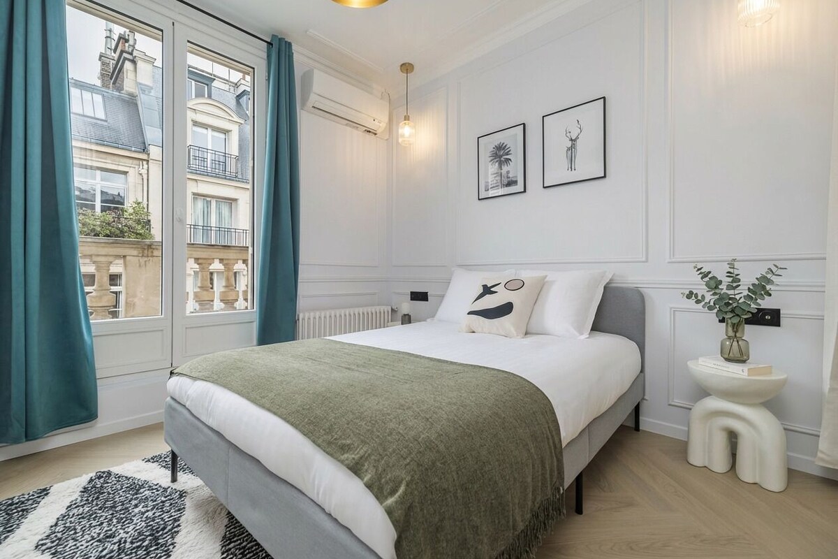 Deluxe Apartment