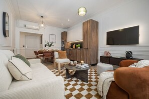 Classic Apartment | Living area - PoeticStay - Champs-Élysées - Galilée (Paris)