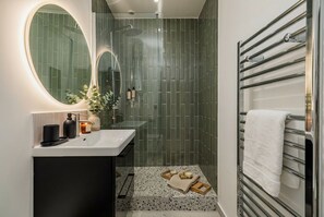Classic Apartment | Bathroom - PoeticStay - Champs-Élysées - Galilée (Paris)