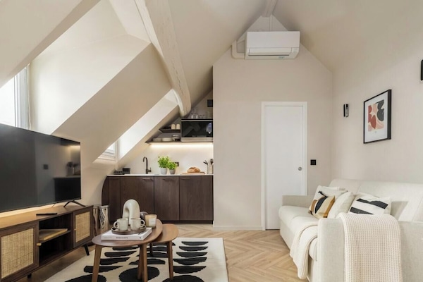 Classic-Apartment | Wohnbereich | Fernseher