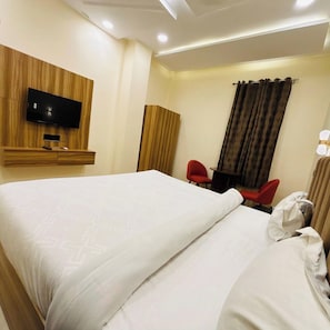 Deluxe Room | Iron/ironing board (on request), free WiFi - The pvs grand hotel (New Delhi)