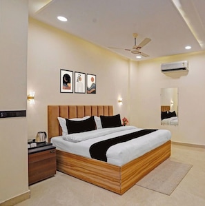 Deluxe Room | Iron/ironing board (on request), free WiFi - The pvs grand hotel (New Delhi)