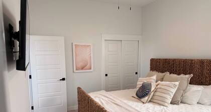 Cozy 2BR cottage with Private Pool — ½ Mile to beach access road