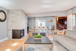 5 bedrooms - Luxury Modern Villa Downtown Convention (Minneapolis)