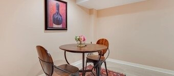 Luxury Modern Villa Downtown Convention