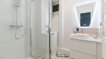 Luxury Apartment | Bathroom