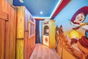 A children's play area with a wooden playhouse, a bank-themed wall, and a mural of a character. - 7BR house with private pool in clermont (Clermont)
