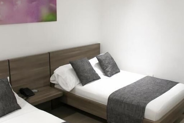 In-room safe, soundproofing, WiFi (free)