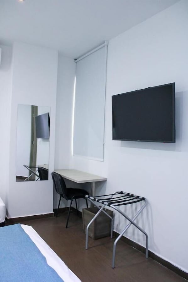 Habitación básica doble | Caja de seguridad en la habitación, insonorización y wifi gratis