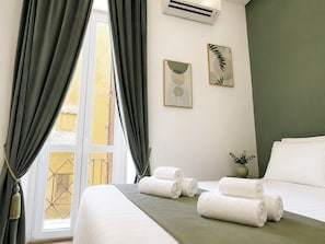 In-room safe, desk, free WiFi