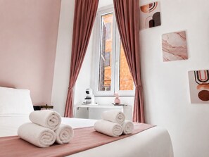 Habitación triple | Caja fuerte, escritorio, wifi gratis