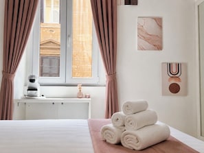 Habitació triple | Caixa forta a l'habitació, escriptori i wifi gratuïta 