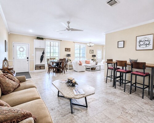 Millican Farmhouse 5 Acre Retreat - ONLY 12 minutes from CSTAT!!