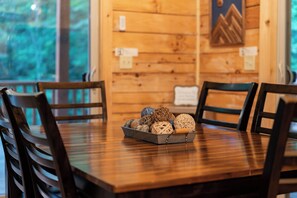 Dining - 5 Minutes to Ash Cave! Sleeps 10 w/3 Private Bedrooms + Hot Tub + WiFi + Games (South Bloomingville)