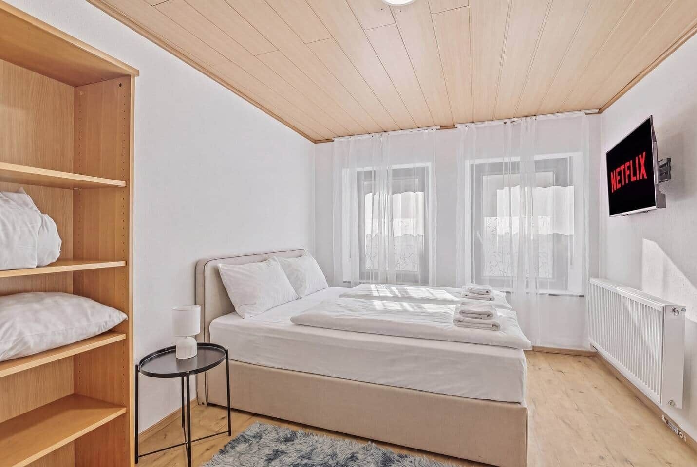 1 bedroom, desk, iron/ironing board, WiFi (free)
