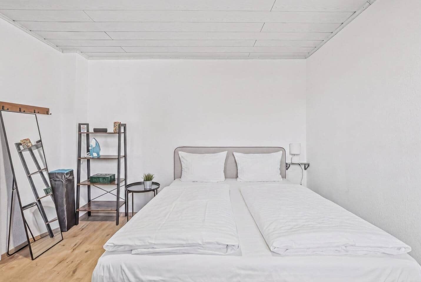 1 dormitorio, escritorio, tabla de planchar con plancha y wifi gratis